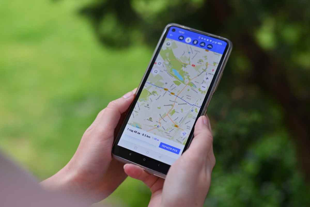 Screen of a smartphone projecting an online map extracted from the Maps.me application.