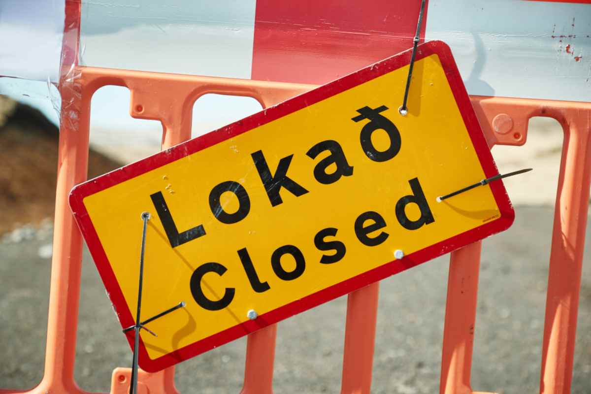 Detail plan of a road sign on an Icelandic road with the local inscription “Loka&eth; Closed” indicating the prohibition of passage on that road.