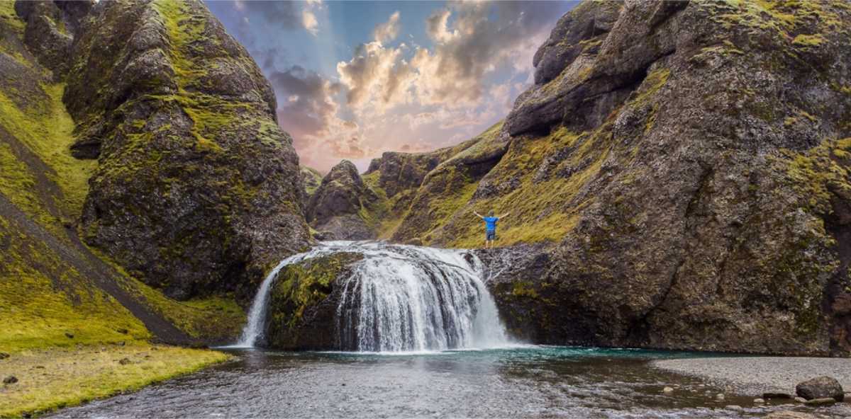 Small round waterfall at Kirkjub&aelig;jarklaustur
